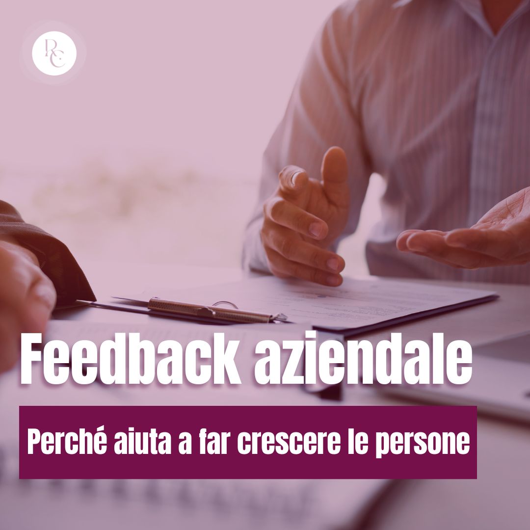 Due persone si confrontano durante un incontro di feedback in azienda