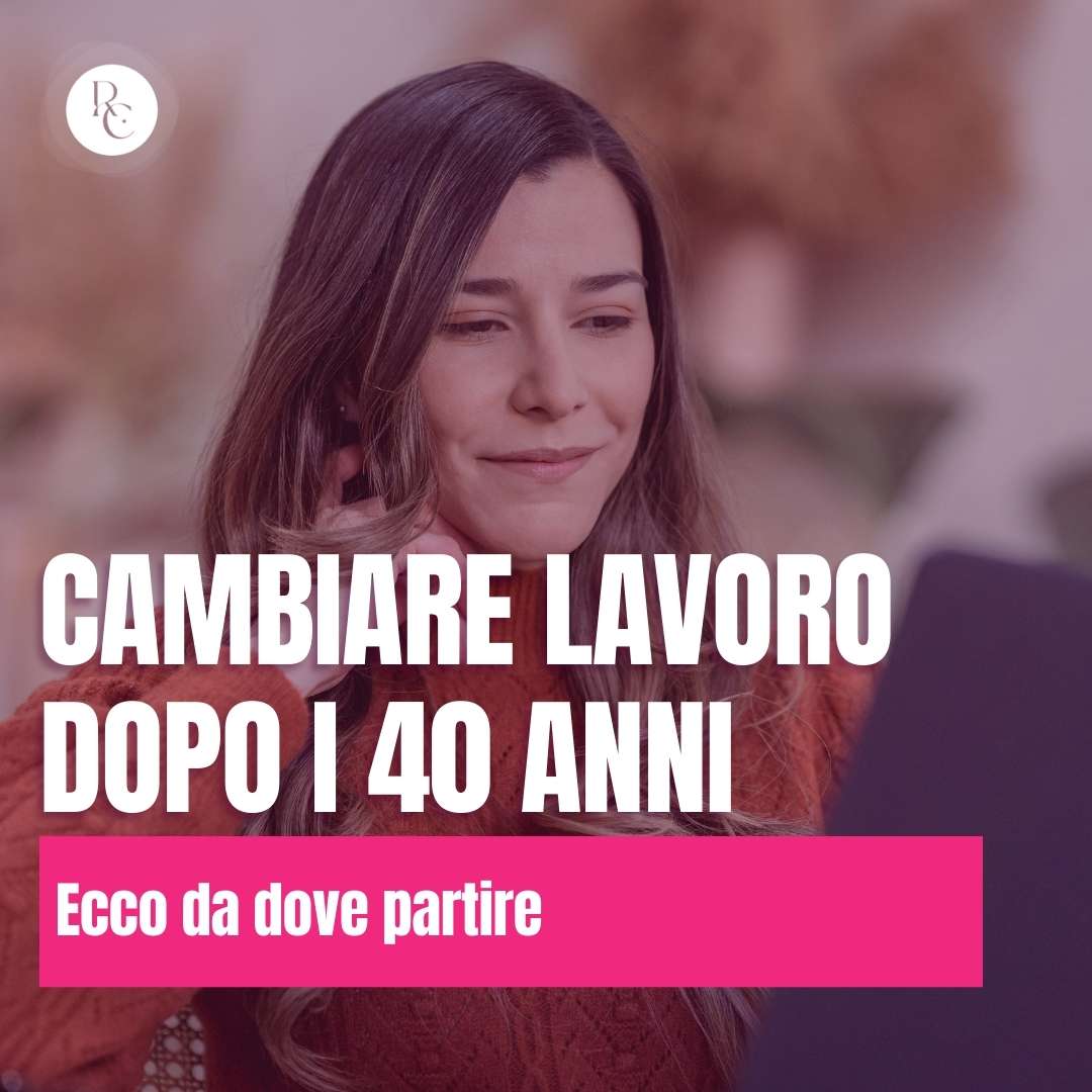 Donna professionista che riflette sulla propria carriera dopo i 40
